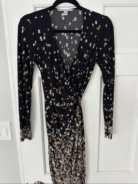 Maggy London Black Long-Sleeve Faux-Wrap Dress with Gold & Cream Geometric Print